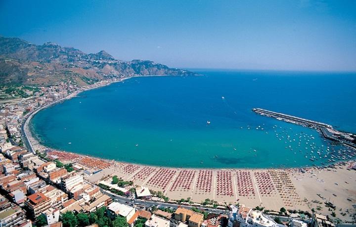 B&B A Casa Di Amici Giardini-Naxos Buitenkant foto