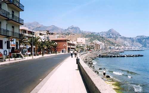 B&B A Casa Di Amici Giardini-Naxos Buitenkant foto