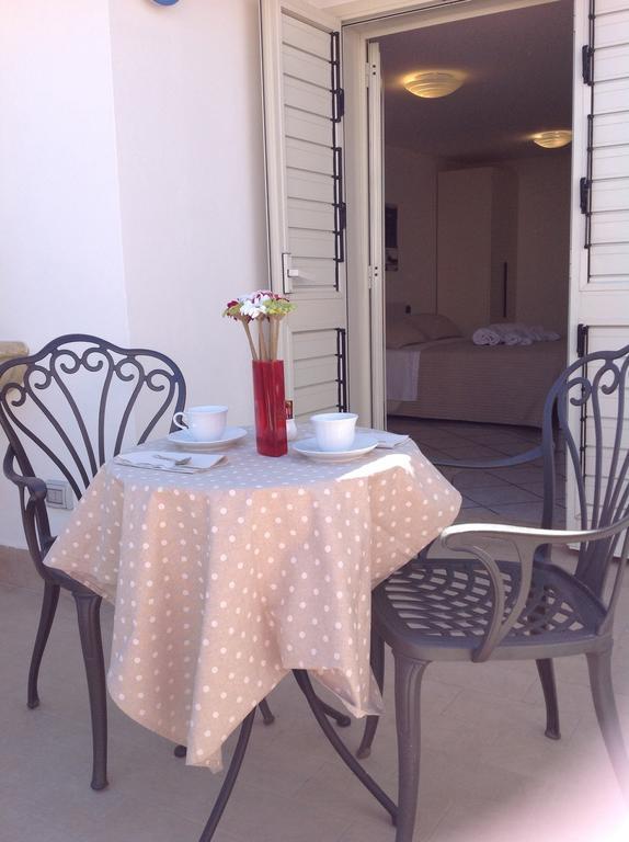 B&B A Casa Di Amici Giardini-Naxos Buitenkant foto