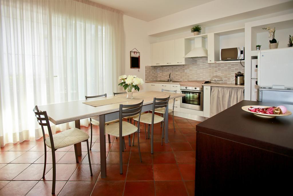 B&B A Casa Di Amici Giardini-Naxos Buitenkant foto