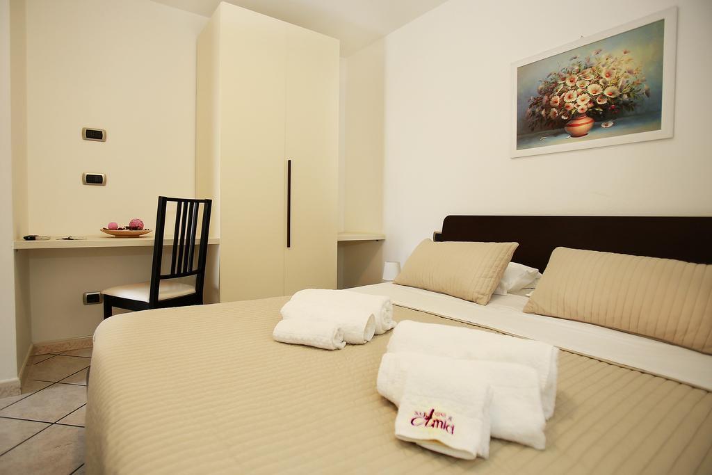 B&B A Casa Di Amici Giardini-Naxos Buitenkant foto