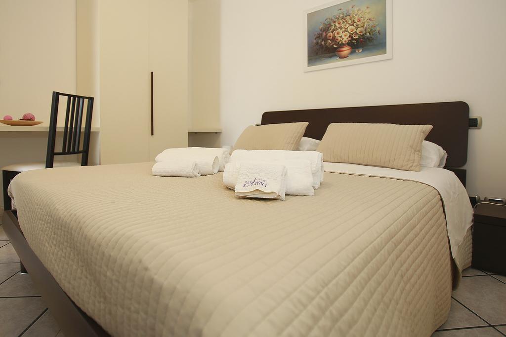 B&B A Casa Di Amici Giardini-Naxos Buitenkant foto