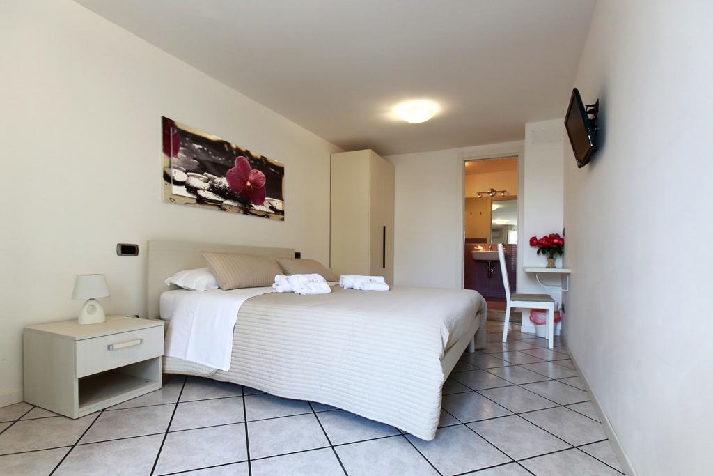 B&B A Casa Di Amici Giardini-Naxos Buitenkant foto