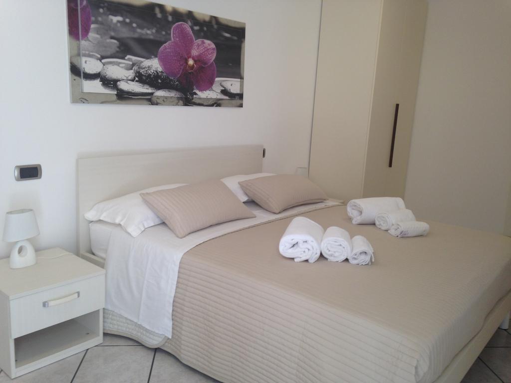 B&B A Casa Di Amici Giardini-Naxos Buitenkant foto