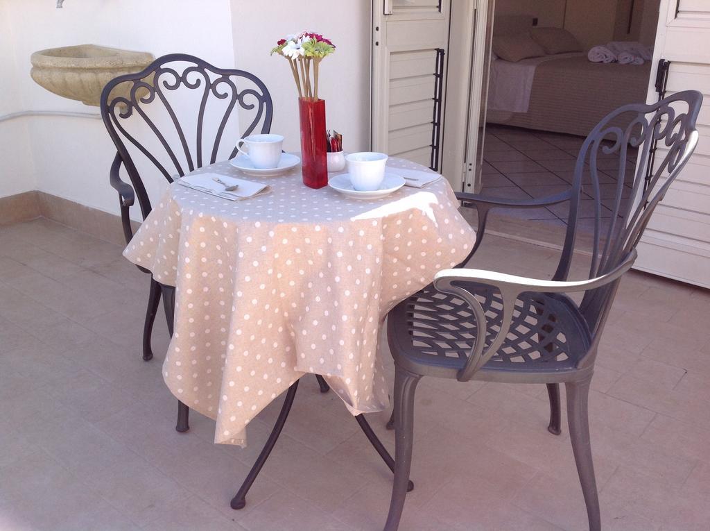 B&B A Casa Di Amici Giardini-Naxos Buitenkant foto