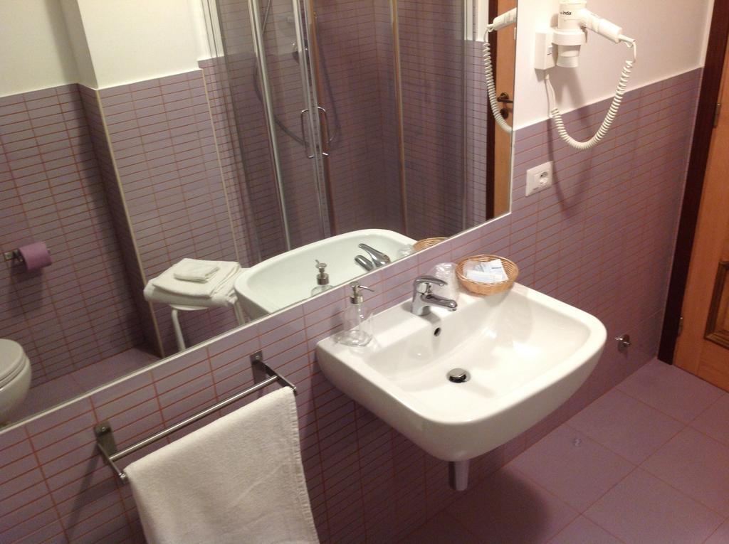 B&B A Casa Di Amici Giardini-Naxos Buitenkant foto